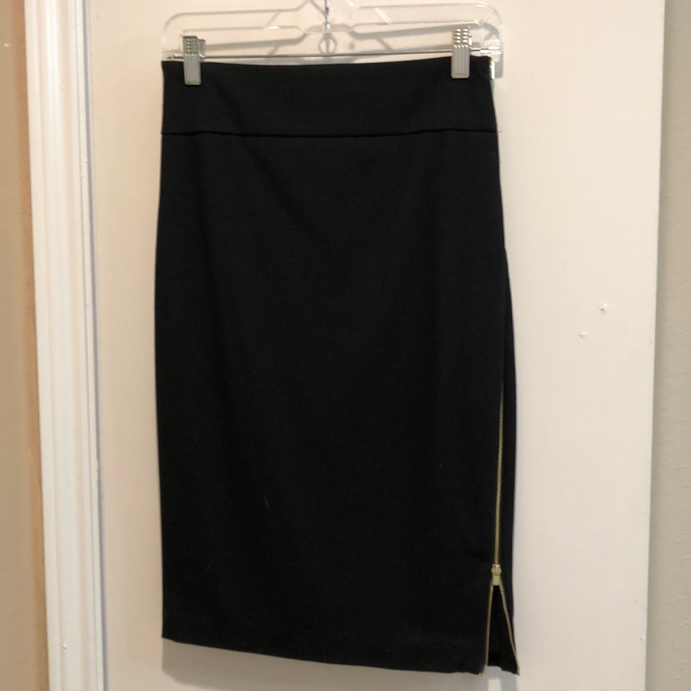 Sexy black lined pencil skirt with side gold zip